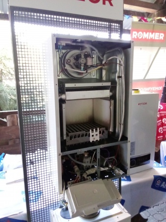 Котел газовый двухконтурный настенный METEOR C30 18C, ЖК-дисплей, насос ShinHoo, медный теплообменник, до 180м2 фото 2
